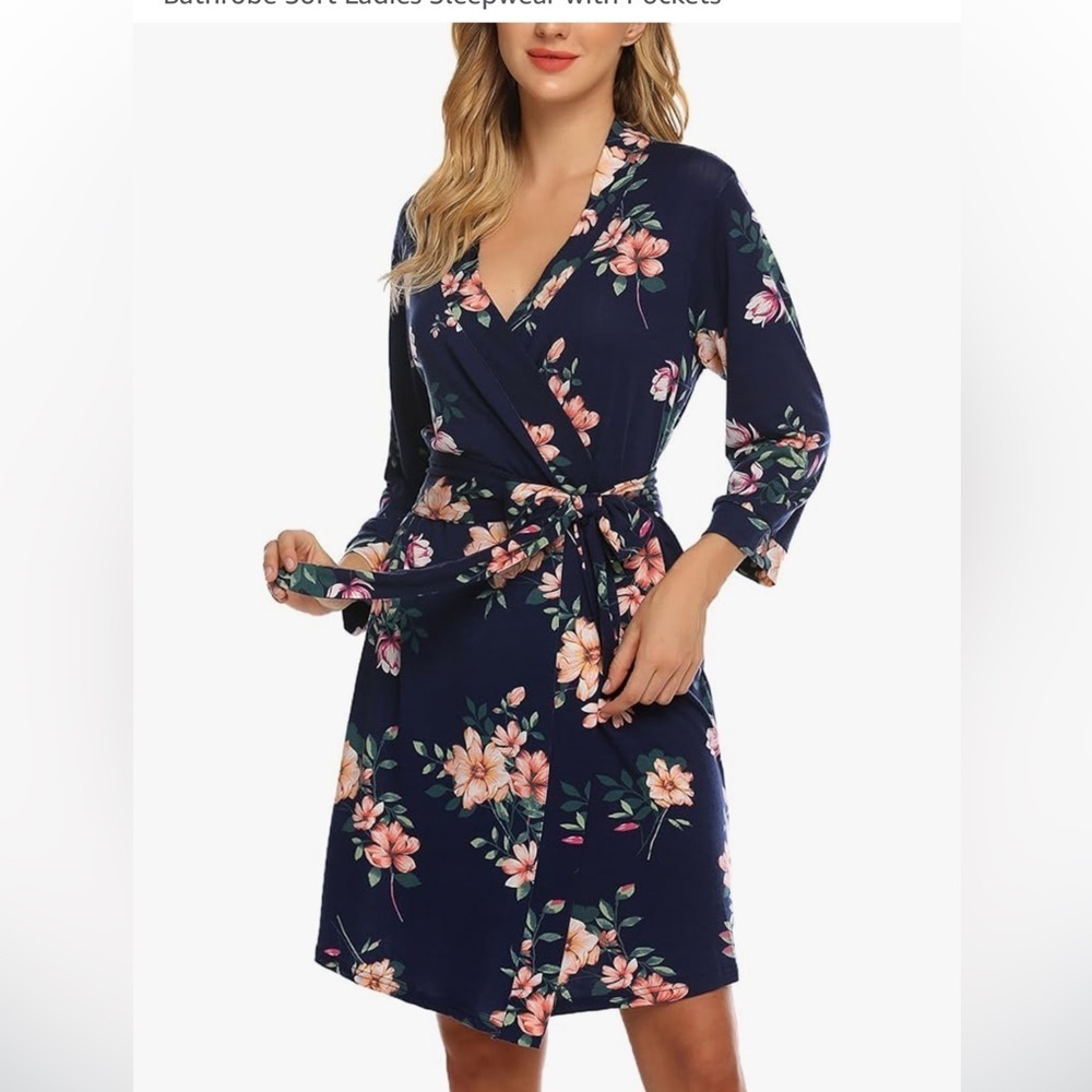 Xs floral robe nwot